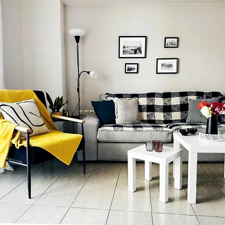 Cozy Snuggle- 2min To Beach, 6min Walk To Old Town Apartment