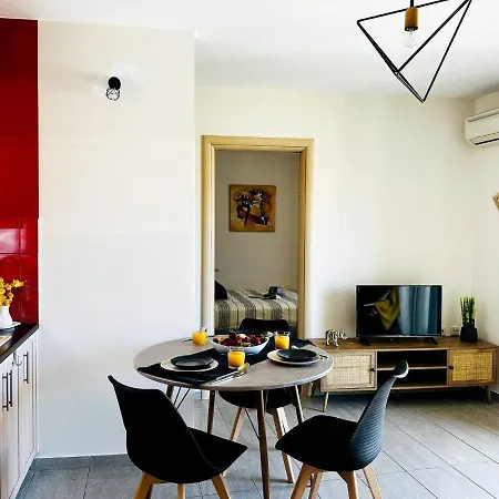 Daire Cozy Snuggle- 2min To Beach, 6min Walk To Old Town