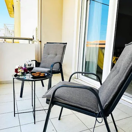 Cozy Snuggle- 2min To Beach, 6min Walk To Old Town *